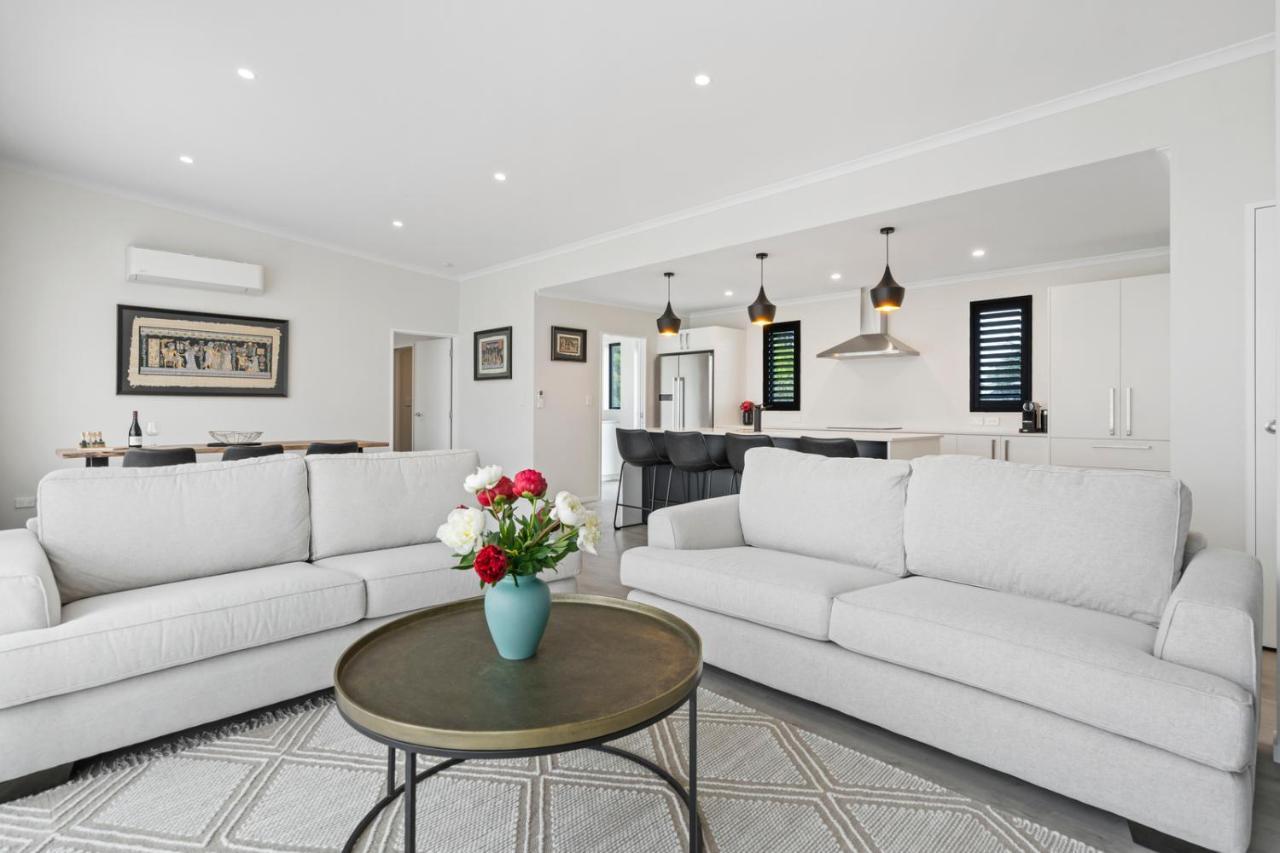 Pride Of Pinot - Martinborough Holiday Home ภายนอก รูปภาพ