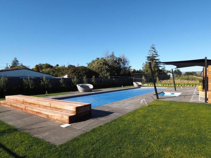 Pride Of Pinot - Martinborough Holiday Home ภายนอก รูปภาพ